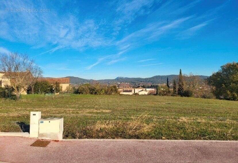 Terrain à BRIGNOLES