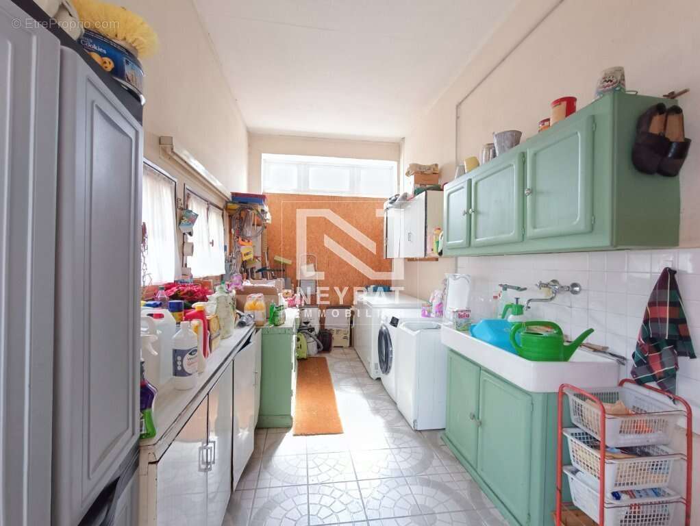 Maison 162 m2 habitable 5 chambres  1 bureau 3 Salles d'eau  3 WC Buanderie Véranda Double garage Sous sol Grenier.  Terrain san - photo 13