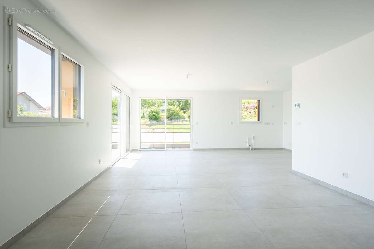 Appartement à POISY