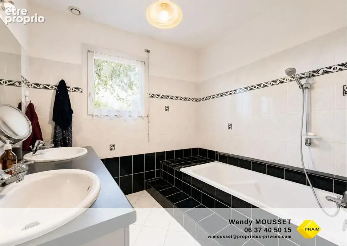 Vue imprenable - Propriété avec piscine et garage à bateau à 5 minutes des plages - photo 14