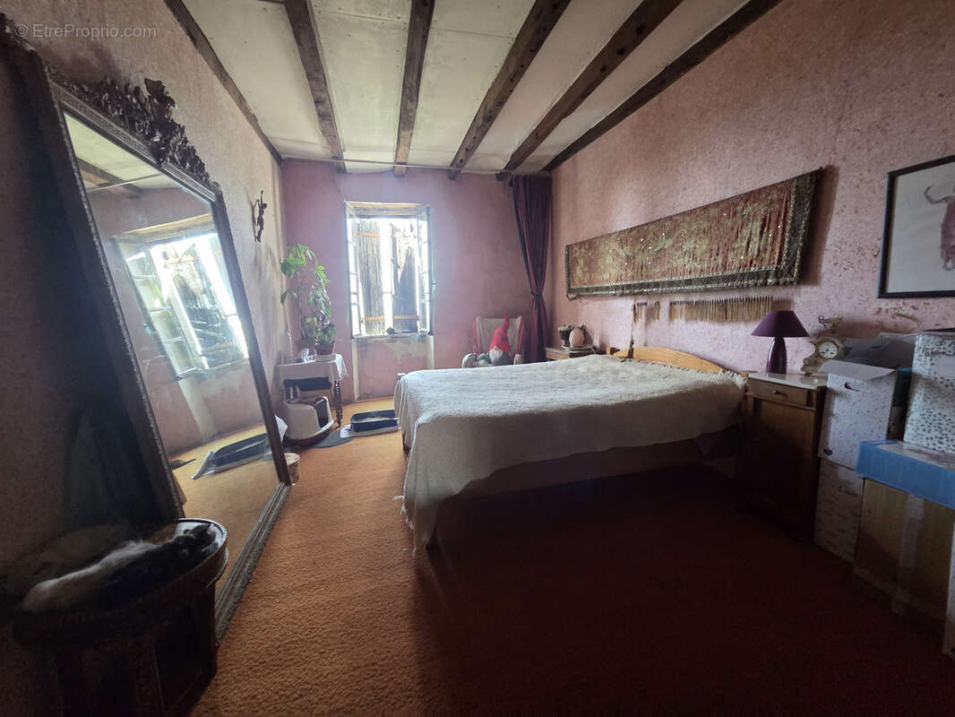 Maison de village de 228 m2 à rénover à fort potentiel - photo 11
