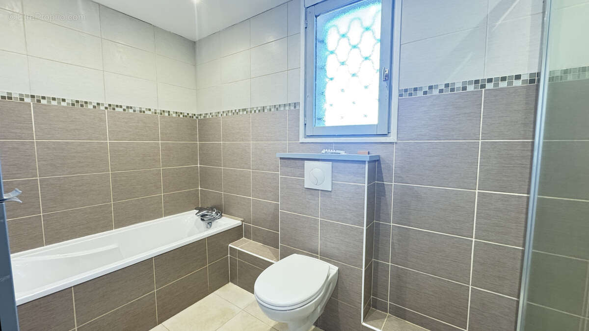 Maison à SAINT-LAURENT-DE-LA-SALANQUE