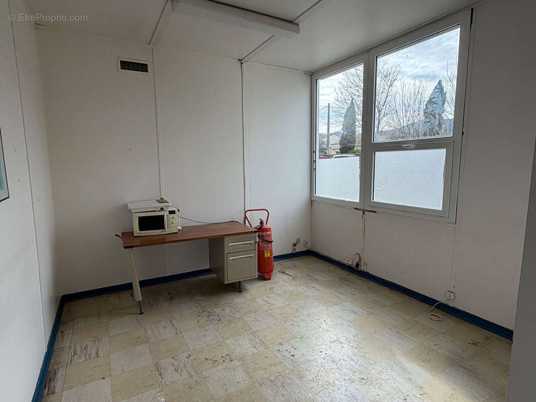 Commerce à CAUCALIERES