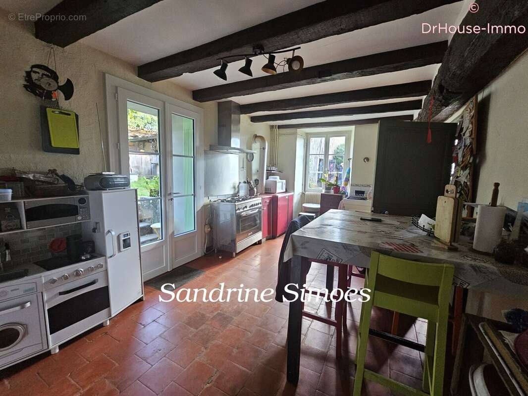 Maison à LUSSAC-LES-CHATEAUX