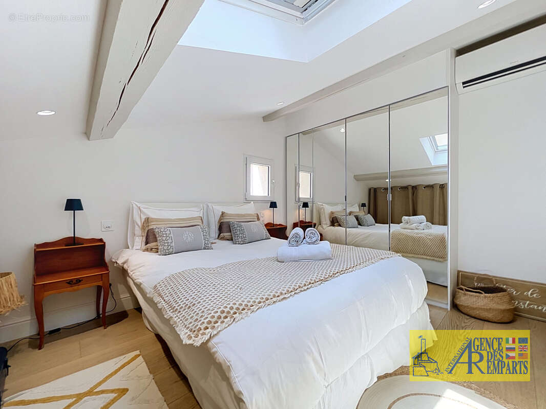 Élégant duplex en mezzanine dans le Vieil Antibes - photo 5