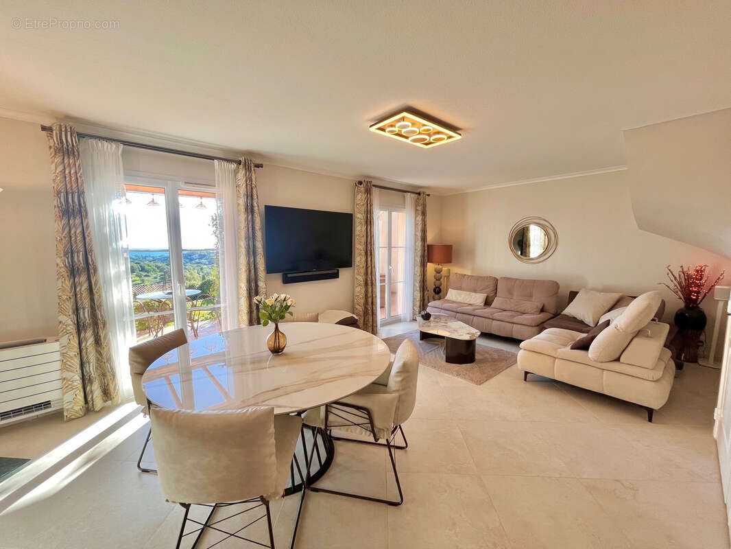 Maison à LES ISSAMBRES