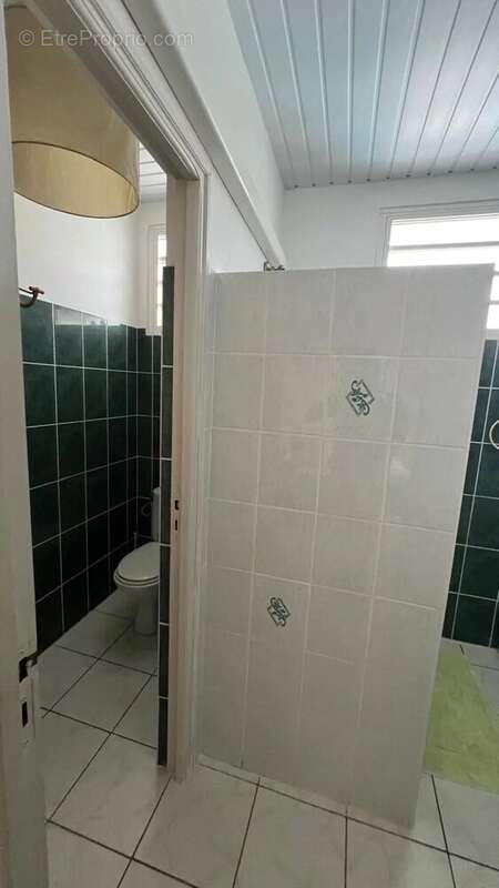 Villa t5 avec piscine proche de toutes les commodités – quartier prisé de rémire-montjoly - photo 12