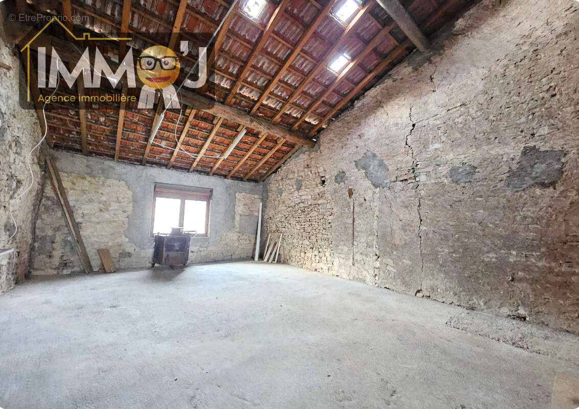 Maison à CREVECHAMPS