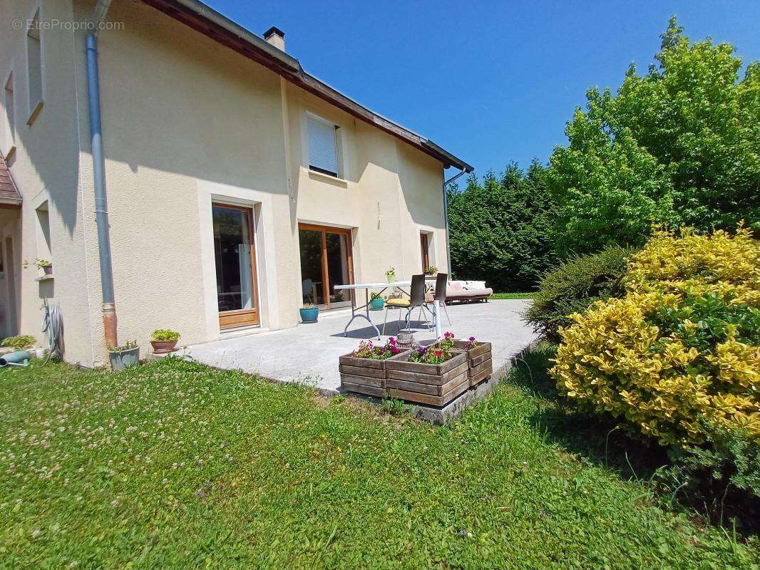 Maison à ENTRE-DEUX-GUIERS