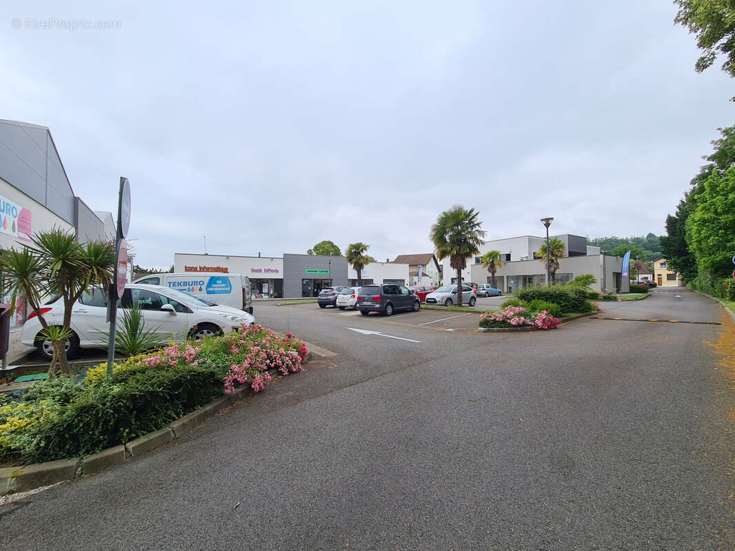 Local commercial à aménager centre Orthez 340 m² - photo 10