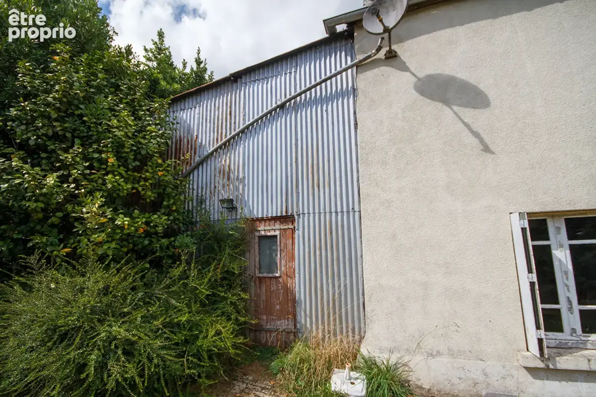 Manche : Maison mitoyenne de caractère à rénover, située dans le magnifique cadre champêtre de la Normandie. - photo 5