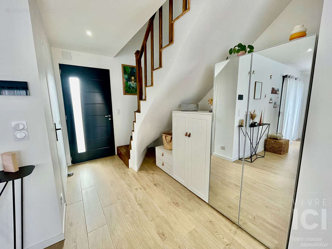 Maison - contemporaine - 140m² - 5 chambres - bourg - photo 8