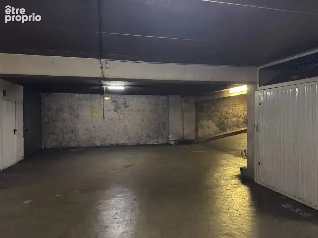 Parking - rue saint sebastien - photo 2