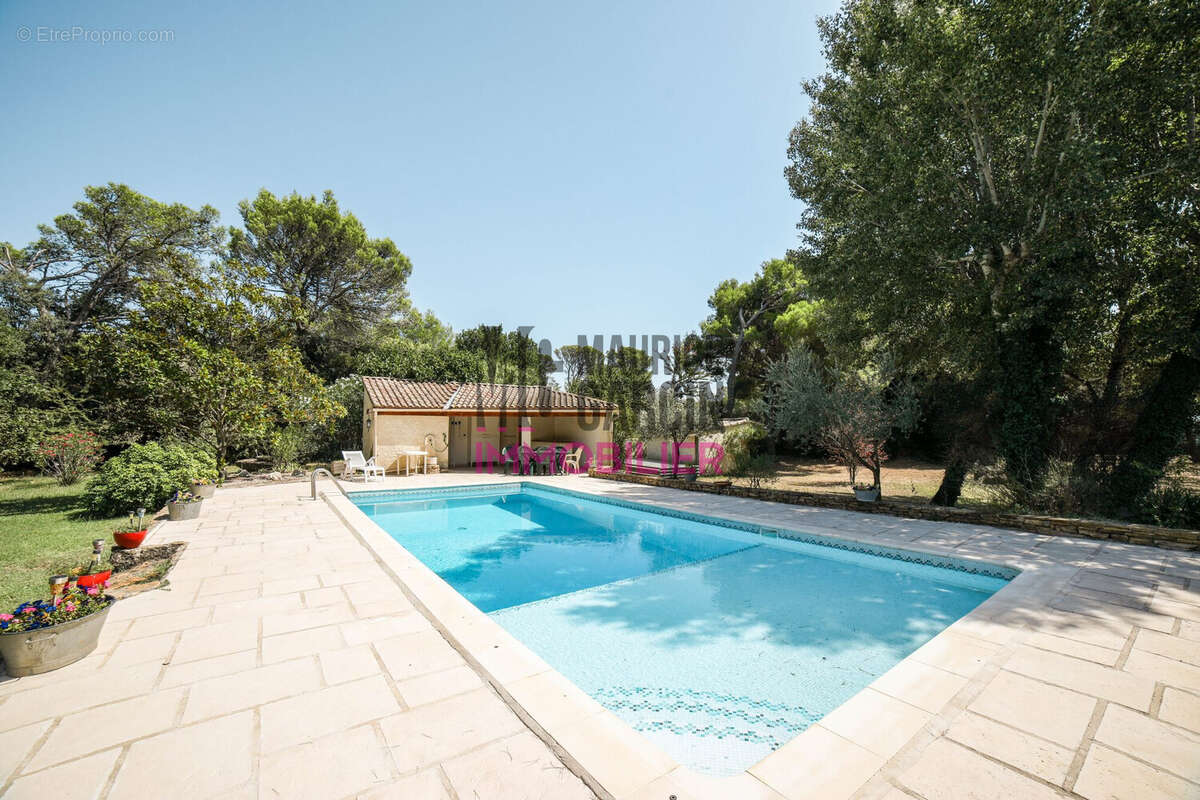 Maison à UCHAUX
