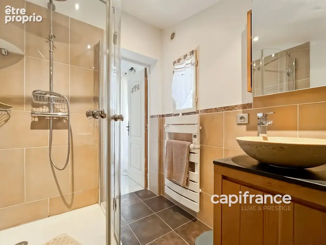 Villa avec piscine - 6 pièces - BAGNOLS EN FORET (83) - photo 14