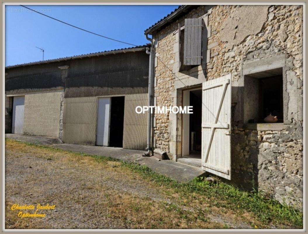 Maison à vendre 6 pièces BARBEZIEUX SAINT HILAIRE (16) - photo 3