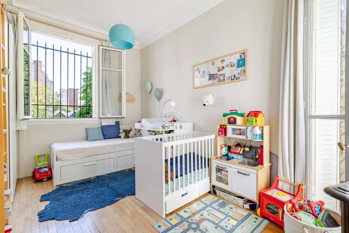 Appartement à PARIS-17E