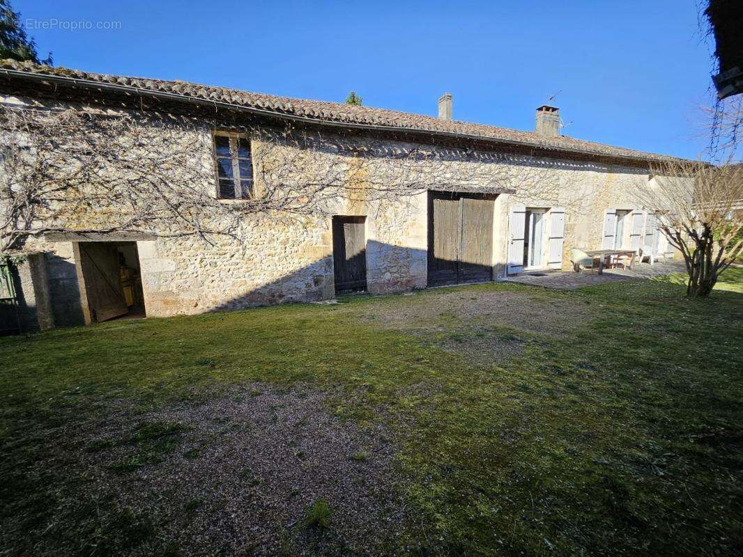 Maison à ANTONNE-ET-TRIGONANT