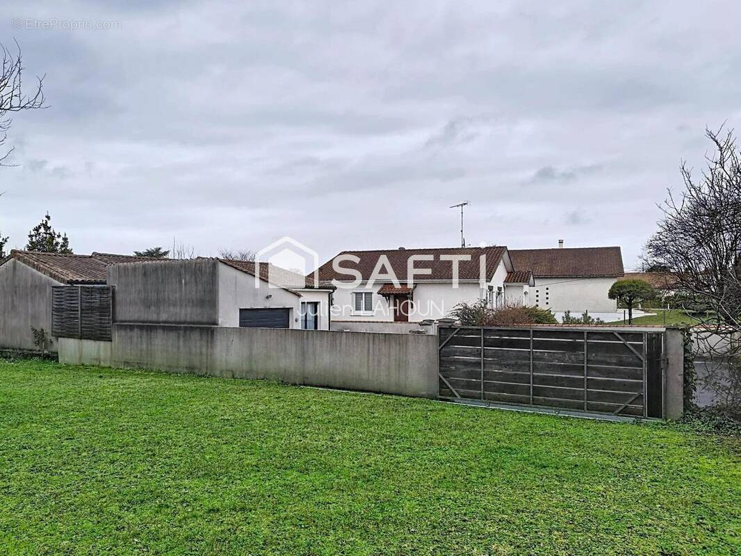 Photo 1 - Terrain à CHATEAUBERNARD