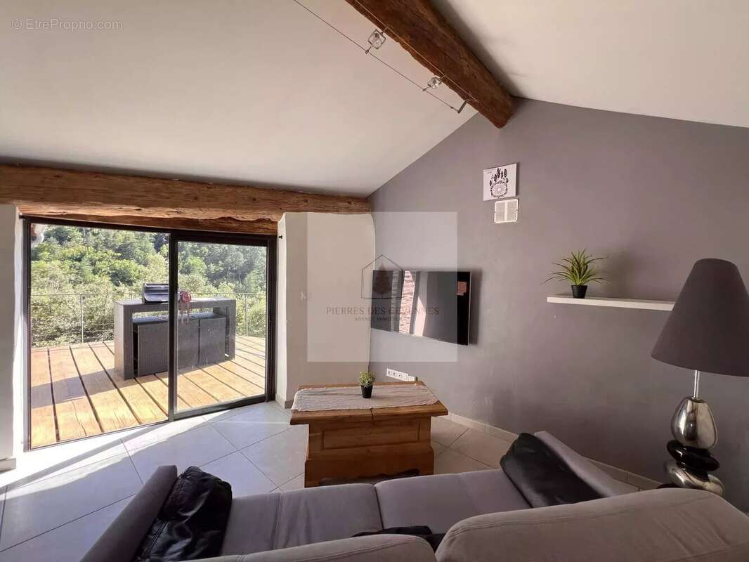 Maison à LE COLLET-DE-DEZE