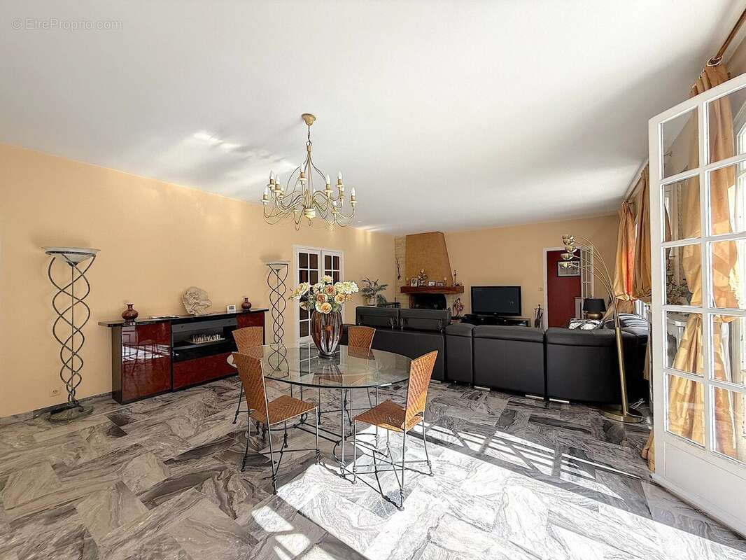 Maison à VILLECRESNES