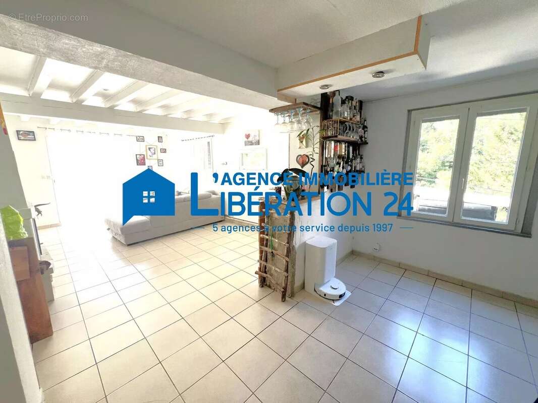 Maison à LE CHAMBON-FEUGEROLLES