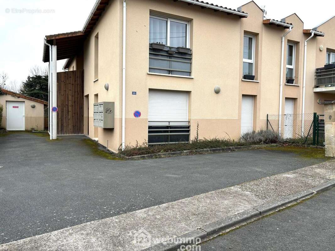 Résidence de 2008, au calme, dans le bourg de Chasseneuil-du-Poitou. - Appartement à CHASSENEUIL-DU-POITOU