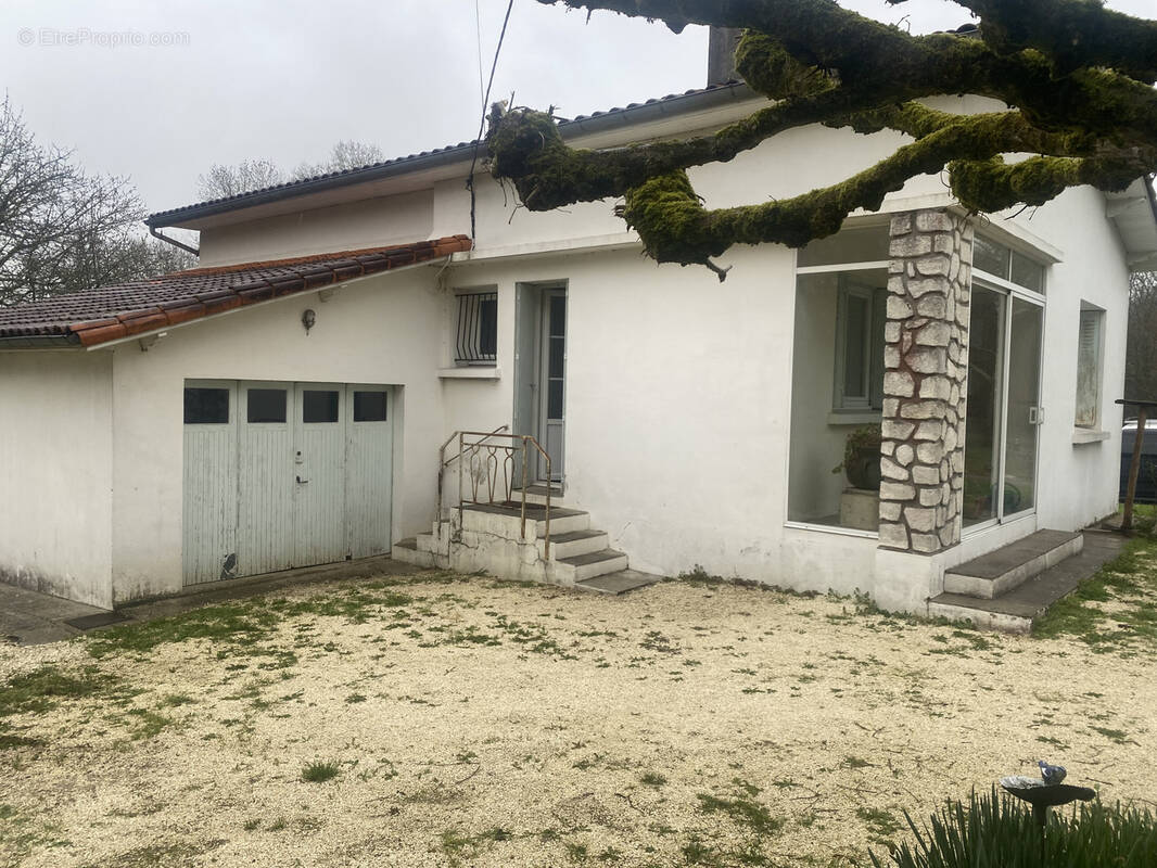 Maison à SAINT-GEORGES-DES-COTEAUX