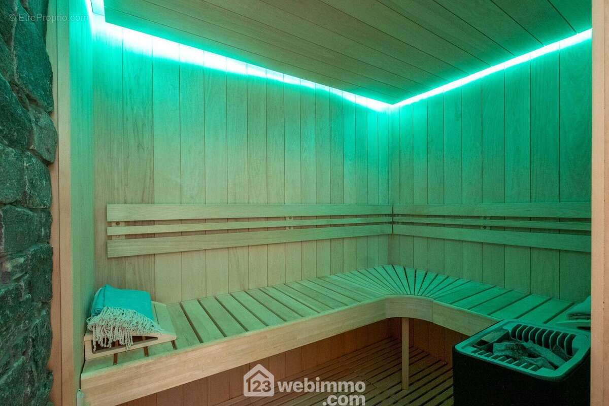 Il dispose de prestations haut de gamme avec notamment son sauna, qui invite à la détente après une journée de ski. - Maison à NOTRE-DAME-DE-BELLECOMBE