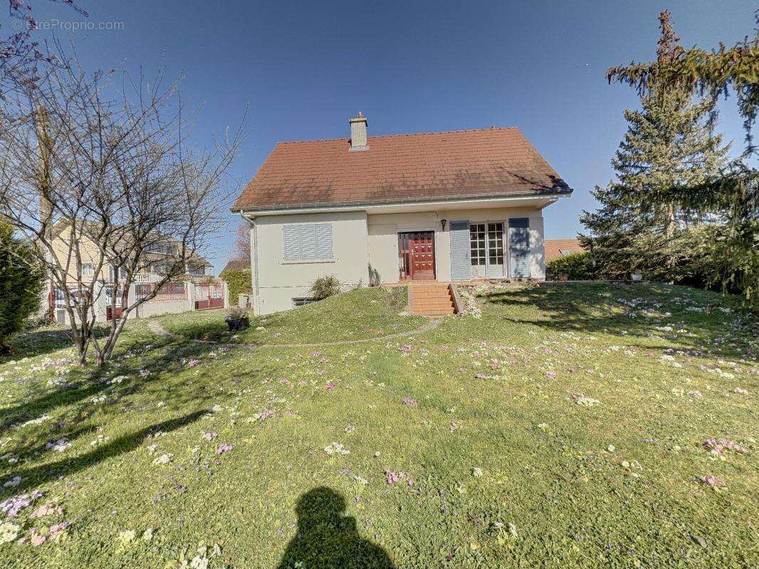 Maison à MAGNY-SUR-TILLE