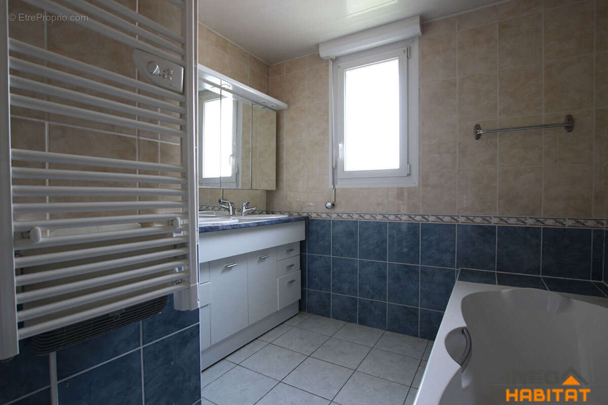 Maison à BOURG-DES-COMPTES