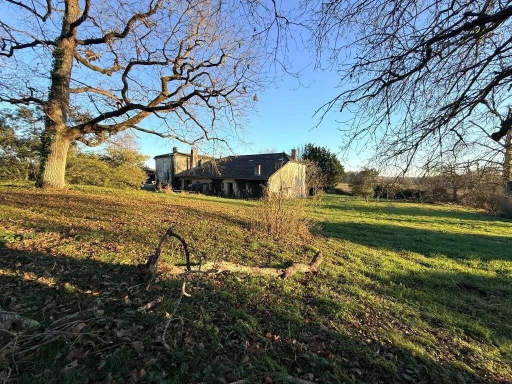 Maison à CIVRAC-DE-BLAYE