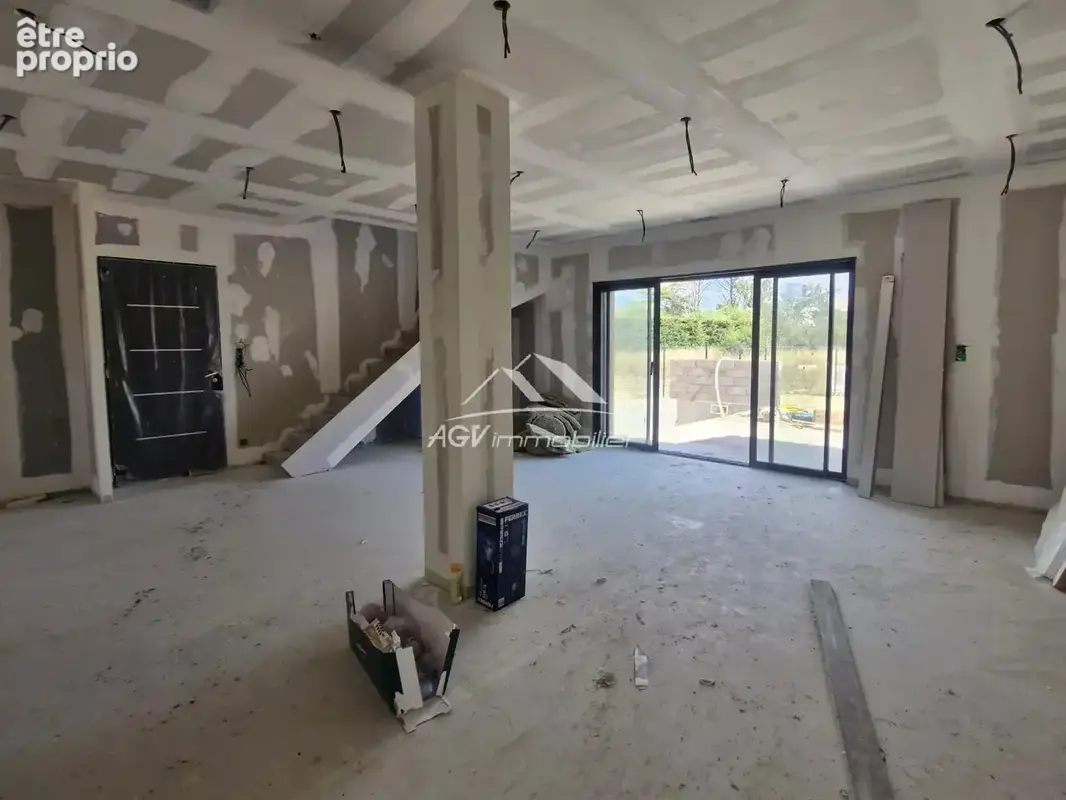 A Saint-Julien-Les-Rosiers, maison neuve d'environ 103 m² avec piscine - photo 5