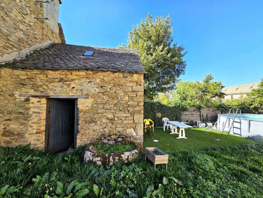 Maison à COMPS-LA-GRAND-VILLE