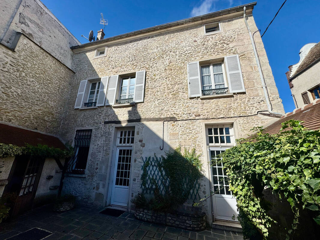 Maison à HOUDAN
