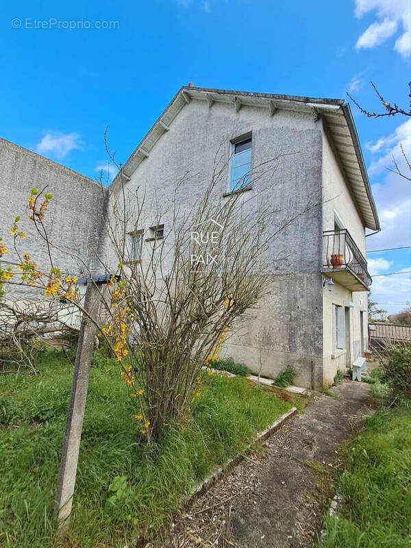 Maison Thure 7 pièce(s) 140 m² - photo 2