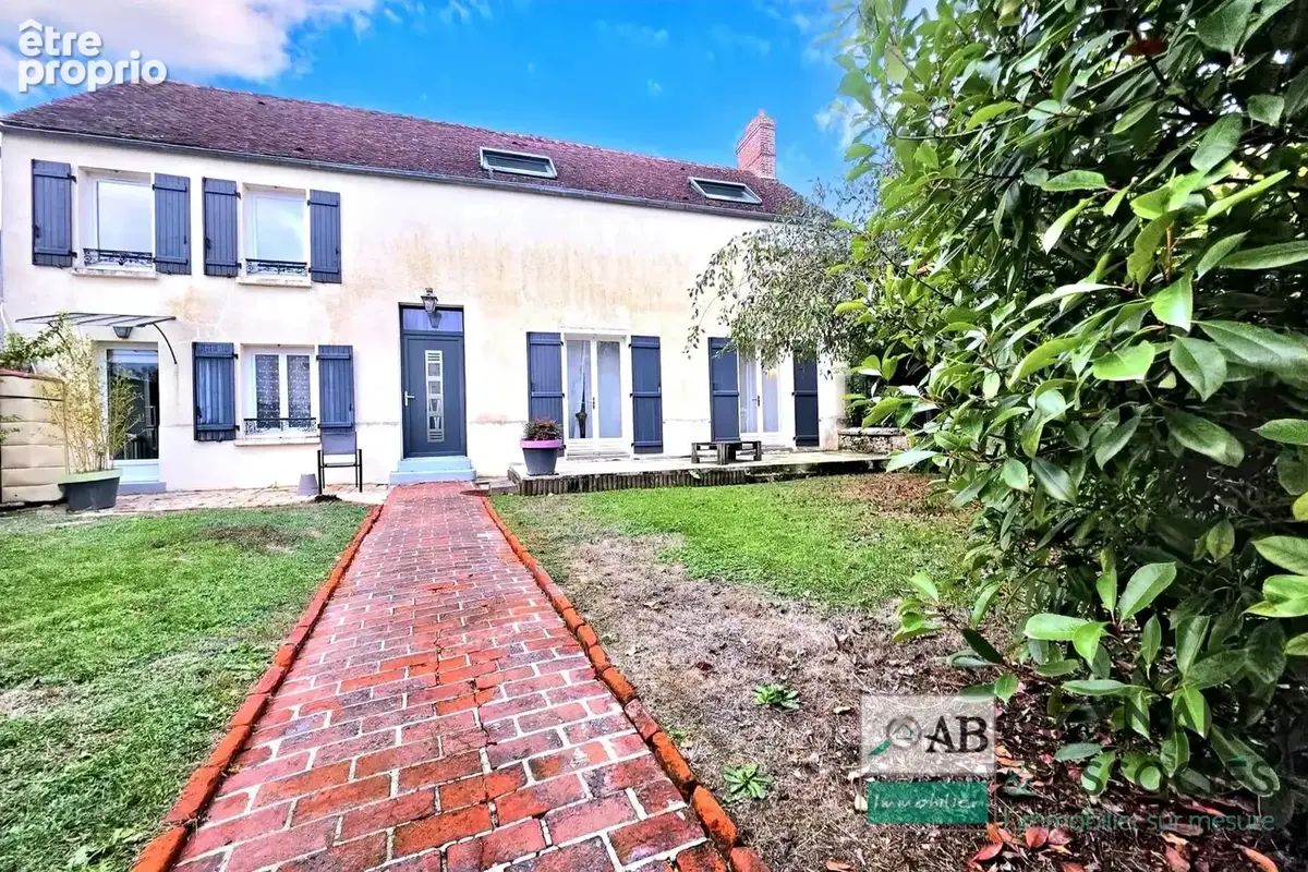 Maison briarde à vendre à Saint-Augustin   224 m2 habitables   4 chambres   Terrain de 1 900 m2 - photo 1