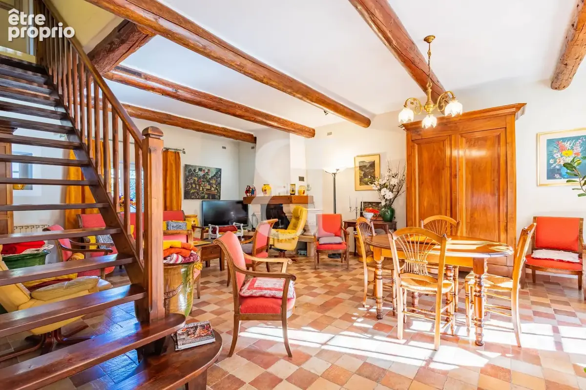 Maison 6 pièces 165 m² à vendre à Saint-Etienne-Du-Gres (13103) - photo 6
