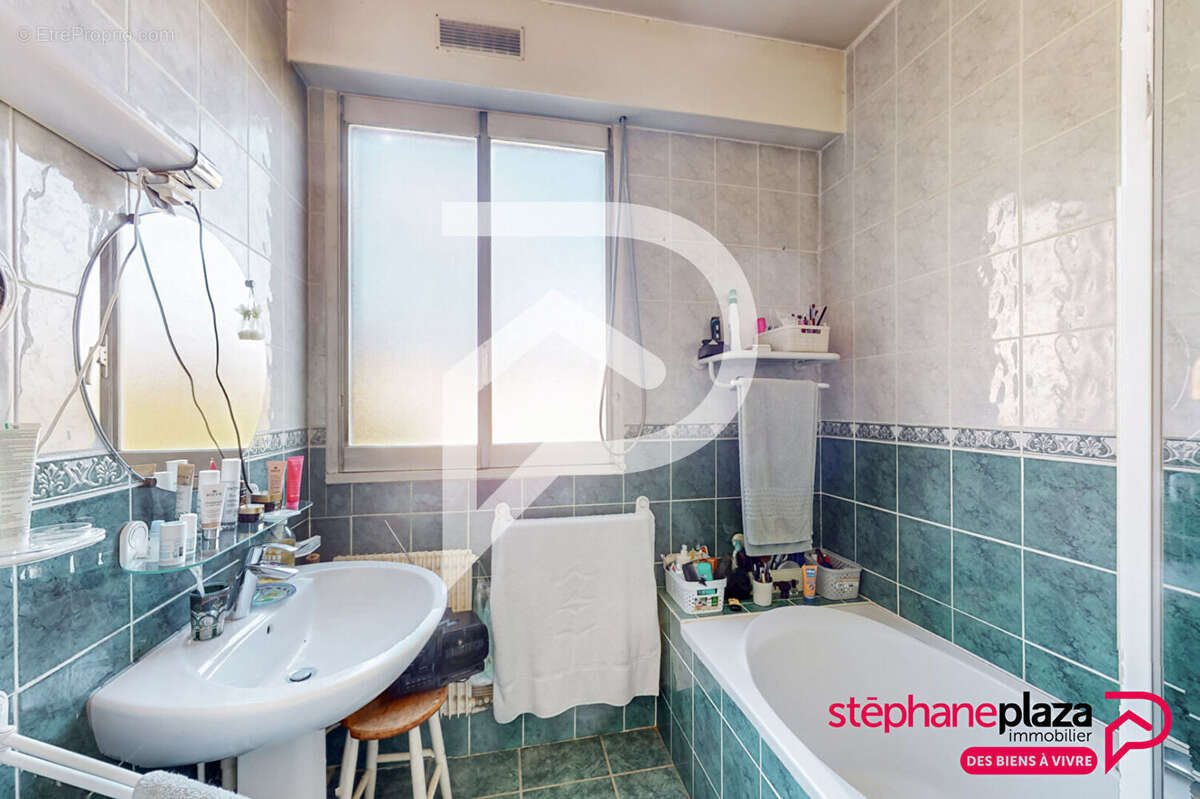 Appartement à LE MESNIL-LE-ROI