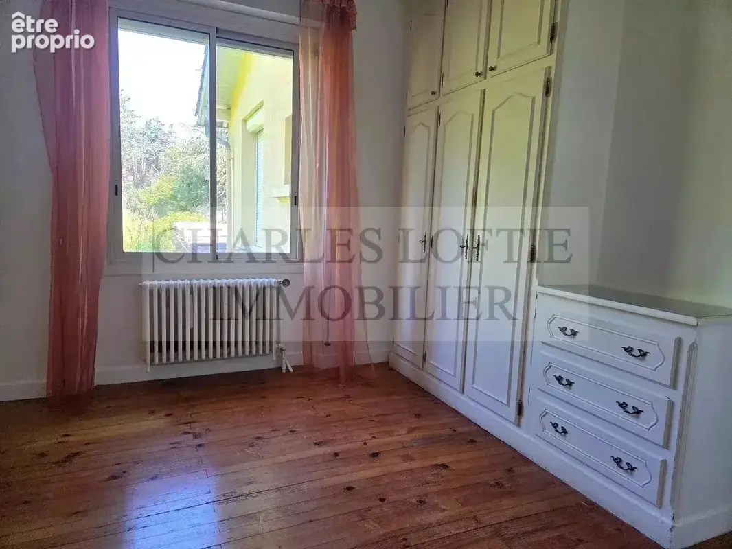 Maison familiale spacieuse avec grand terrain et garage - photo 8