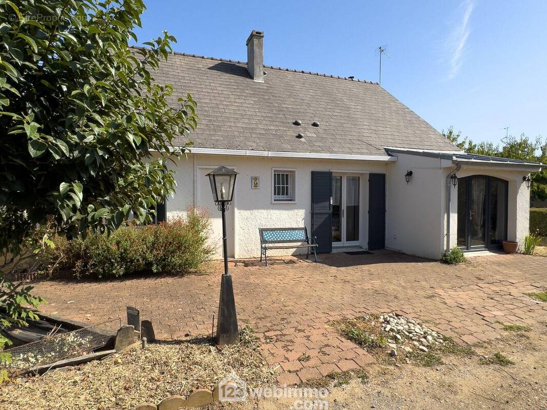 Maison des années 80 située sur la commune de Saint-Mathurin-sur-Loire... - Maison à SAINT-MATHURIN-SUR-LOIRE