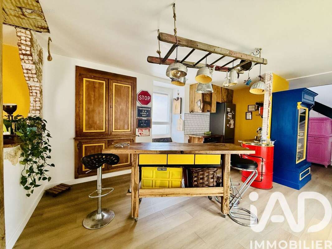 Maison 217 m² à Saint-Jean-De-Marcel  - photo 5