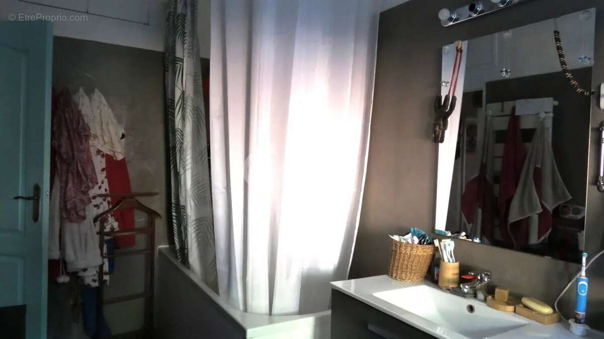 Appartement à MARSEILLE-3E