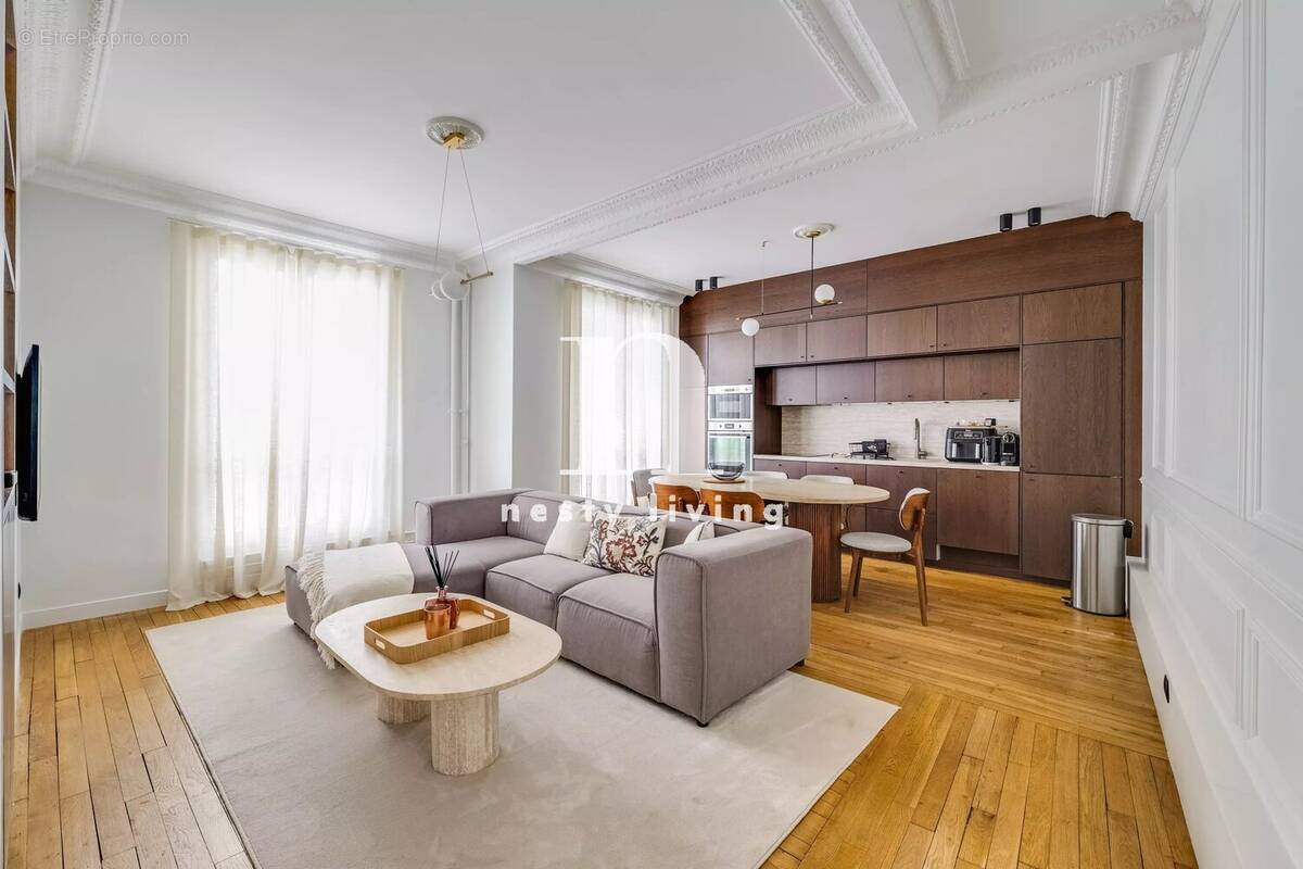 Appartement à PARIS-16E