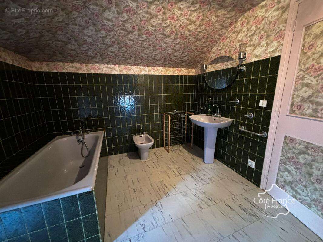 Maison à BAGNAC-SUR-CELE