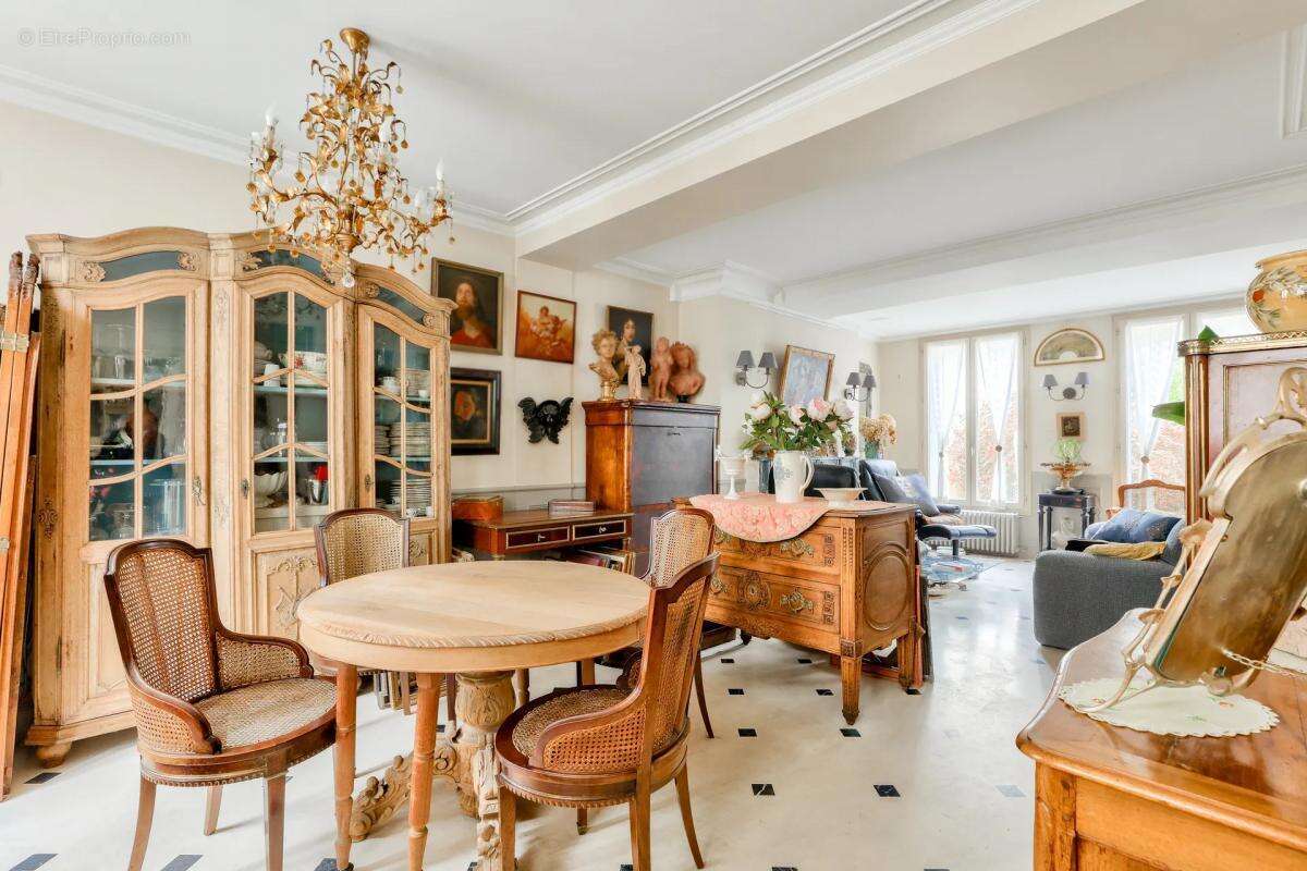 Maison à VILLENEUVE-LA-GARENNE