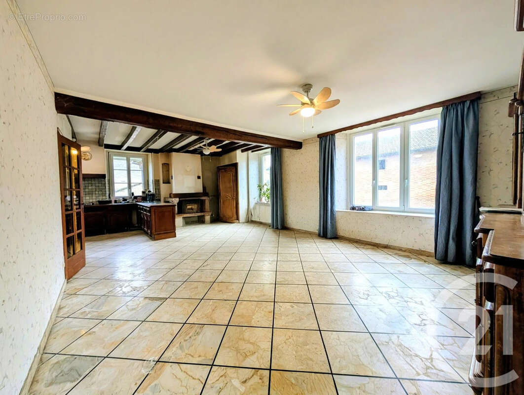 Maison à ECURY-SUR-COOLE