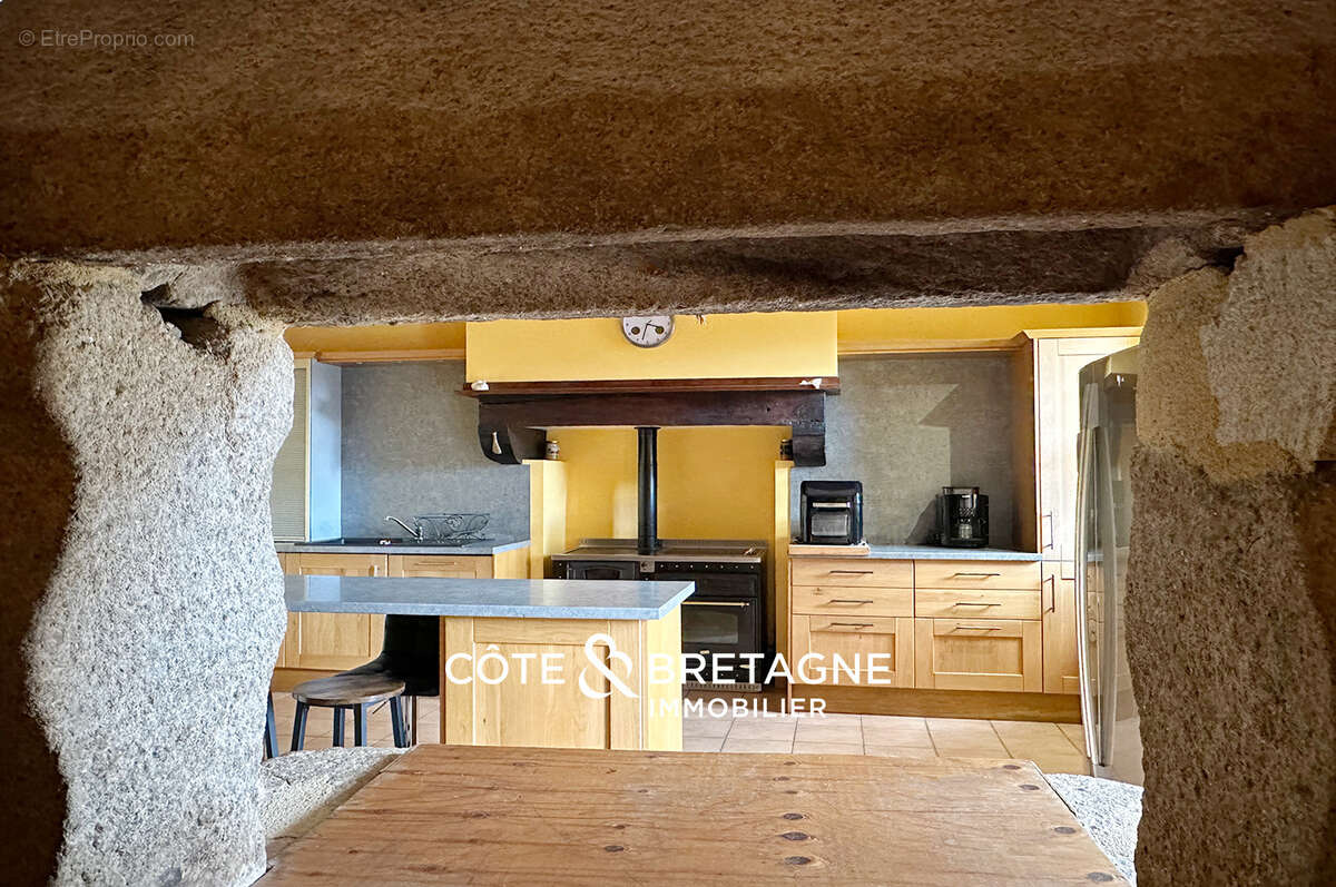 Bel ensemble de bâtiments en pierre de taille au faouët dans le morbihan  réf : 202595 - photo 7