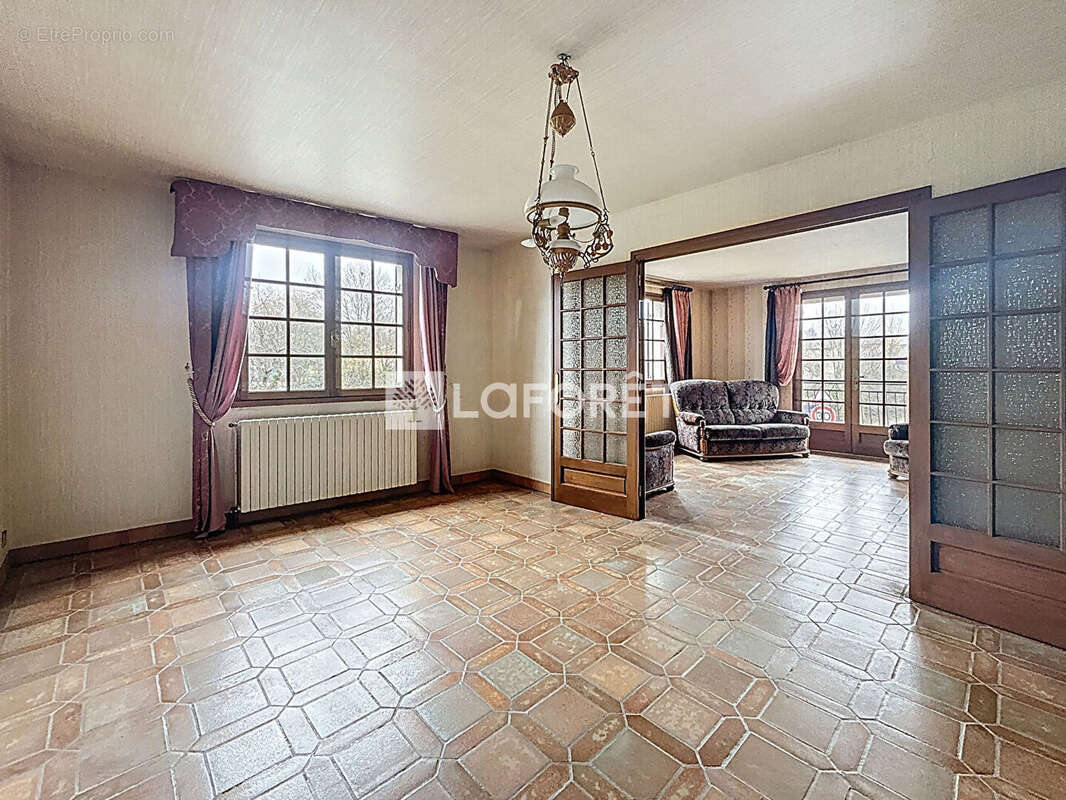 Maison à SAINT-JULIEN-SUR-REYSSOUZE