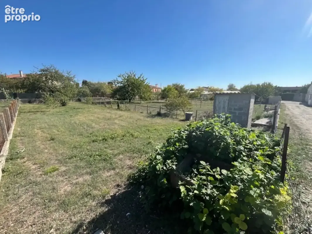 Terrain centre-ville de  SAINT JEAN D'ANGELY (17) - photo 3